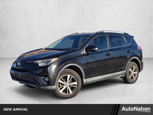 Used 2017 Toyota RAV4 XLE image 1