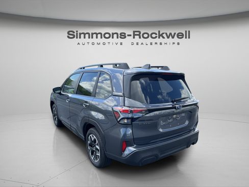 Used 2025 Subaru Forester Premium AWD/4WD image 3