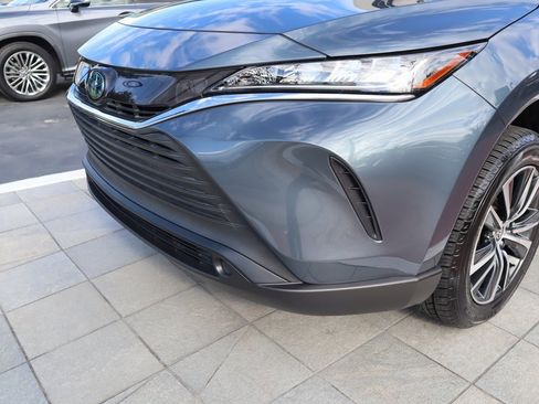 Used 2022 Toyota Venza LE image 14