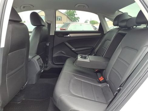 Used 2020 Volkswagen Passat 2.0T SE FWD image 9