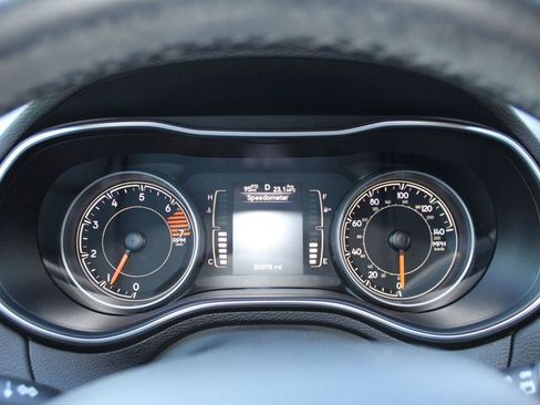 Used 2019 Jeep Cherokee Latitude Plus image 13