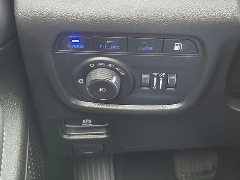 Used 2023 Jeep Grand Cherokee 4WD 4xe image 10