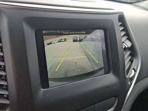 Used 2020 Jeep Cherokee Latitude FWD image 5