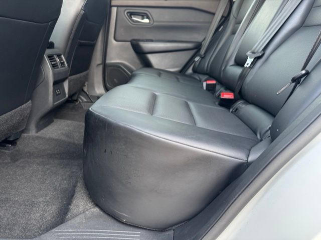Used 2023 Nissan Rogue SV w/ SV Premium Package AWD/4WD image 7