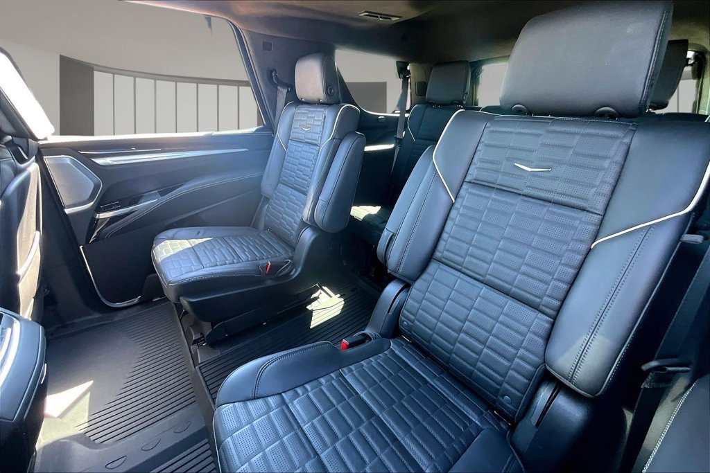 Used 2026 Cadillac Escalade Platinum Sport w/ LPO, Floor Liner Package AWD/4WD image 28