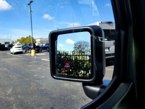 Used 2018 Jeep Wrangler Unlimited Sahara image 11