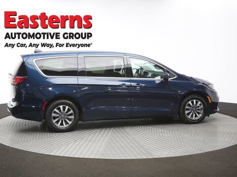 Used 2023 Chrysler Pacifica Touring-L FWD image 46