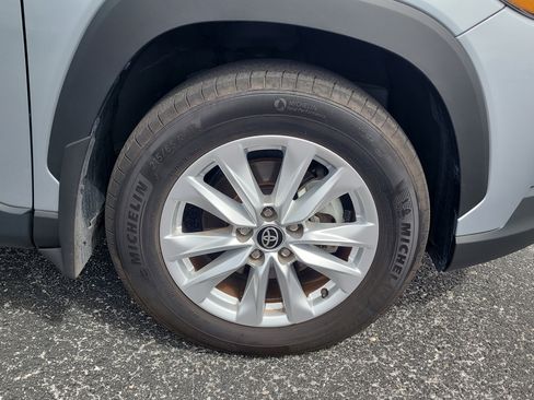 Certified 2024 Toyota Corolla Cross LE image 10