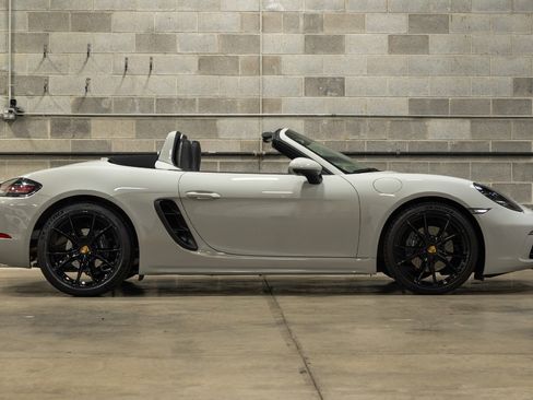 Used 2021 Porsche 718 Boxster RWD image 10