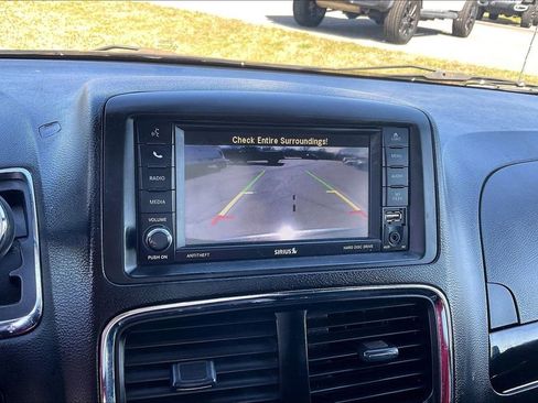 Used 2017 Dodge Grand Caravan SXT FWD image 20