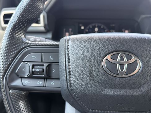 Certified 2024 Toyota Tacoma SR5 AWD/4WD image 9