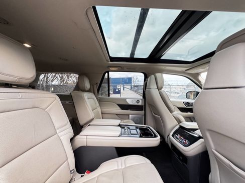 Used 2018 Lincoln Navigator Reserve w/ Technology Package image 11