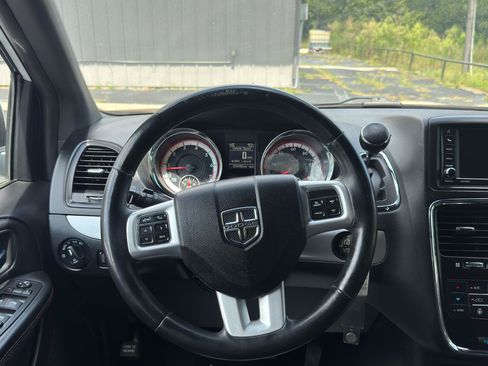 Used 2019 Dodge Grand Caravan GT FWD image 19