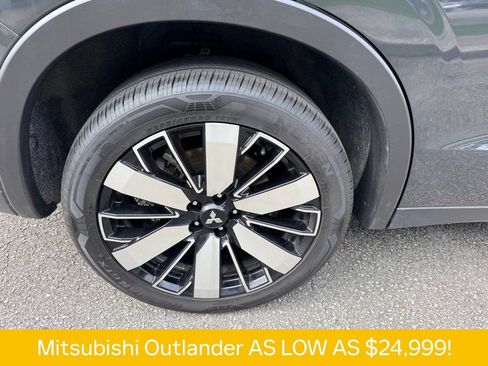 Used 2025 Mitsubishi Outlander SE FWD image 32