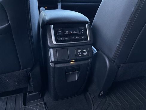 Used 2023 Subaru Ascent Limited image 25