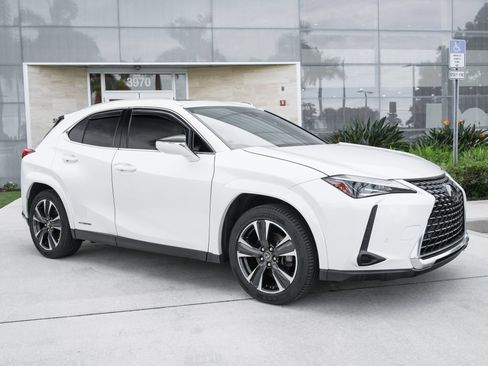 Used 2022 Lexus UX 250h w/ Premium Package AWD/4WD image 4