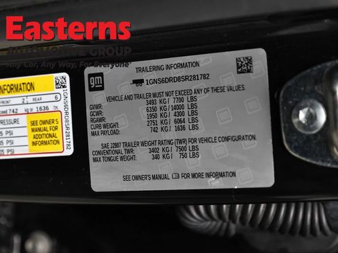 Used 2025 Chevrolet Suburban Z71 image 37