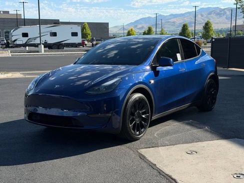 Used 2024 Tesla Model Y 2WD image 10