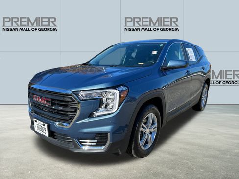 Used 2024 GMC Terrain SLE image 1