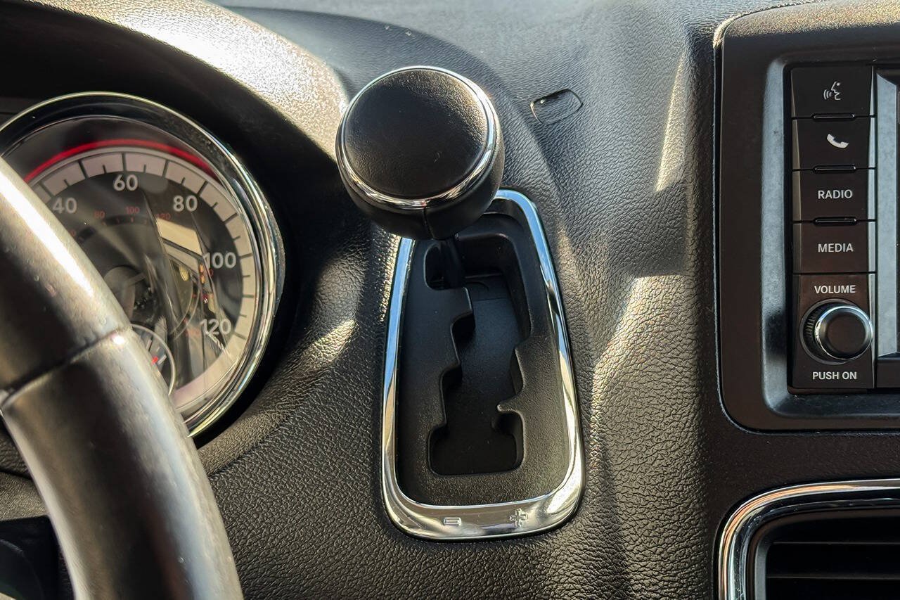 Used 2017 Dodge Grand Caravan SE w/ Power Window Group FWD image 24