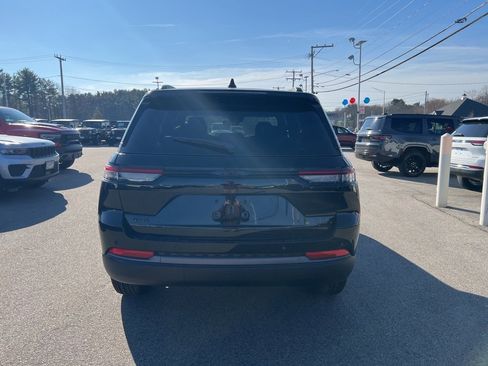 New 2026 Jeep Grand Cherokee Laredo image 6