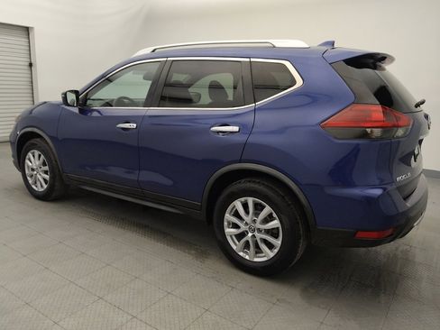 Used 2020 Nissan Rogue SV image 3