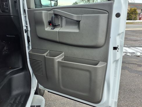 Used 2024 GMC Savana 2500 w/ Driver Convenience Package image 11