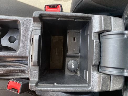 Used 2018 Ford Focus SE w/ SE Appearance Package image 15