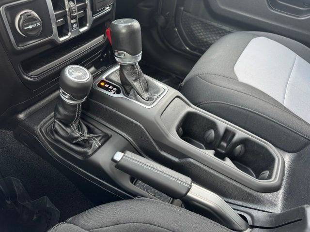 Used 2020 Jeep Gladiator Overland AWD/4WD image 21