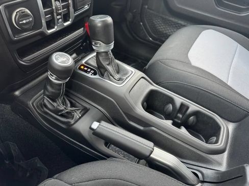Used 2020 Jeep Gladiator Overland AWD/4WD image 21
