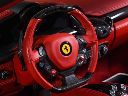 Used 2013 Ferrari 458 Spider image 38