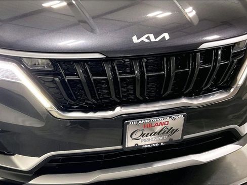 Used 2024 Kia Carnival LX image 31