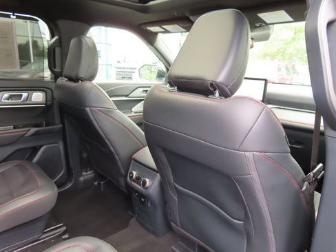 Used 2025 Ford Explorer ST AWD/4WD image 39