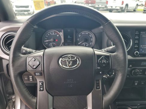 Used 2021 Toyota Tacoma TRD Off-Road AWD/4WD image 10