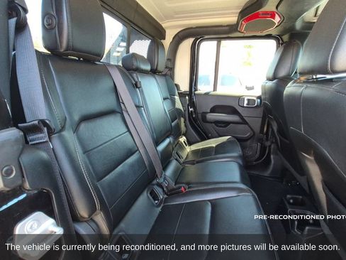 Used 2020 Jeep Gladiator Overland AWD/4WD image 13