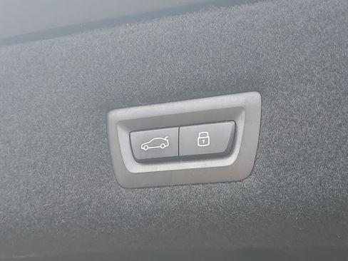 Certified 2023 BMW 760i xDrive w/ Executive Package image 26