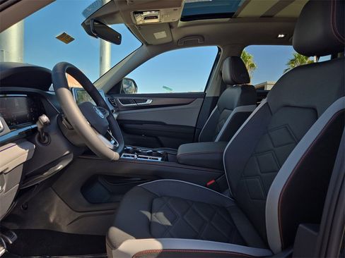 New 2025 Volkswagen Atlas Peak Edition SE image 18