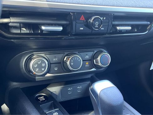 Used 2025 Nissan Kicks SV FWD image 19