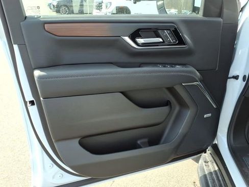 New 2026 GMC Yukon XL Denali w/ LPO, Floor Liner Package AWD/4WD image 18