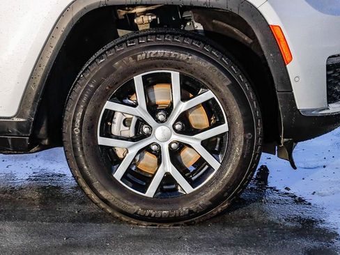 Used 2024 Jeep Grand Cherokee L Limited w/ Luxury Tech Group II image 11