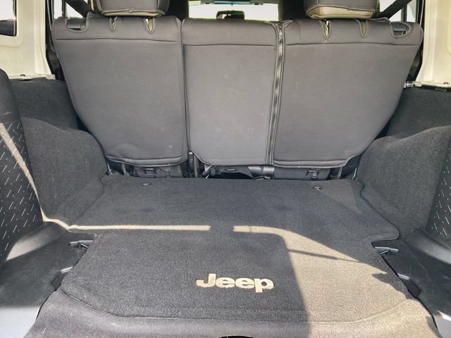 Used 2016 Jeep Wrangler Unlimited Sahara w/ Max Tow Package AWD/4WD image 29