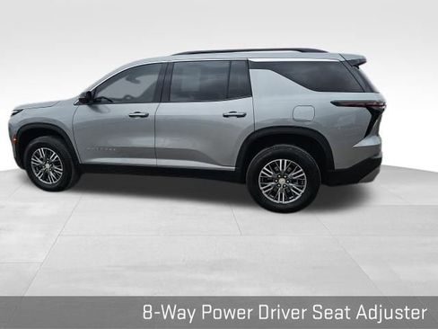 Used 2024 Chevrolet Traverse LT image 15