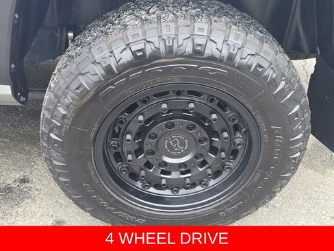 Used 2025 Toyota Tacoma TRD Off-Road w/ TRD Off Road Upgrade Package AWD/4WD image 31