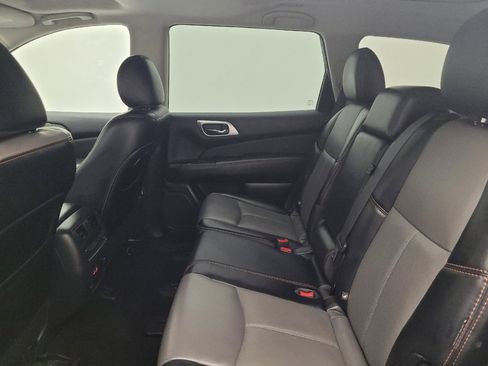 Used 2020 Nissan Pathfinder SL AWD/4WD image 18