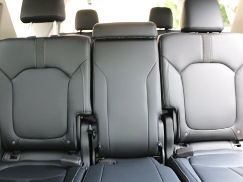 Used 2025 Honda Pilot EX-L image 31