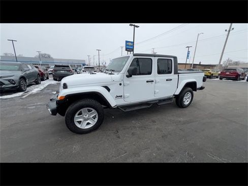 Used 2022 Jeep Gladiator Sport image 4
