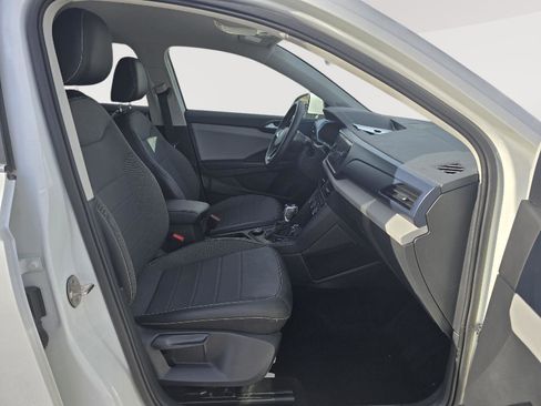 Used 2022 Volkswagen Taos SE image 16