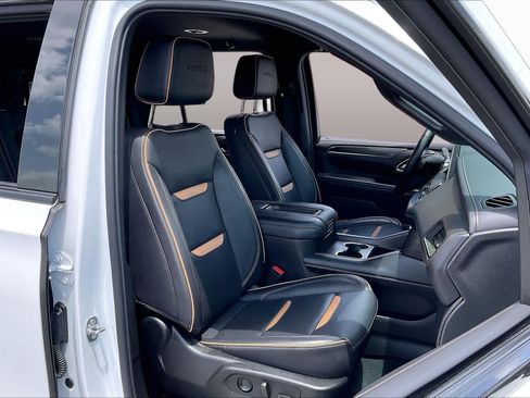 Used 2024 GMC Yukon AT4 w/ Technology Package AWD/4WD image 9