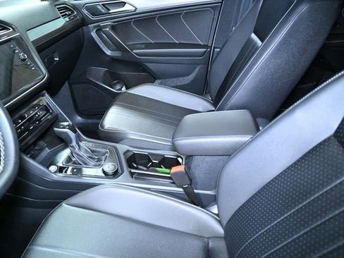 Used 2022 Volkswagen Tiguan SE image 21