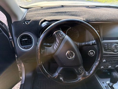 Used 2020 Nissan Pathfinder SL AWD/4WD image 13